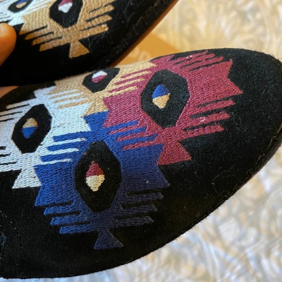 Embroidered Venetian leather loafers - Picture 2 of 7